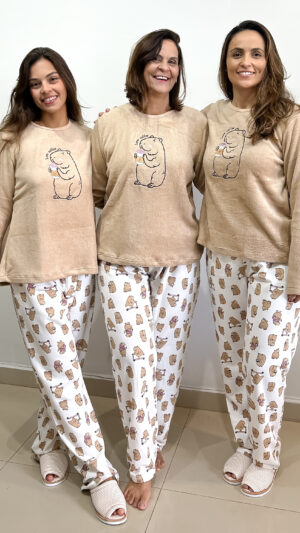 Pijama Feminino em Fleece - Bordado Capivara